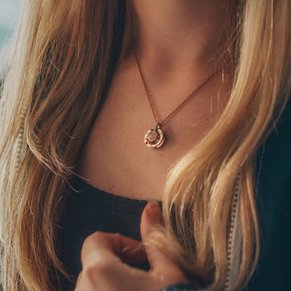 Collar Love en 100 idiomas
